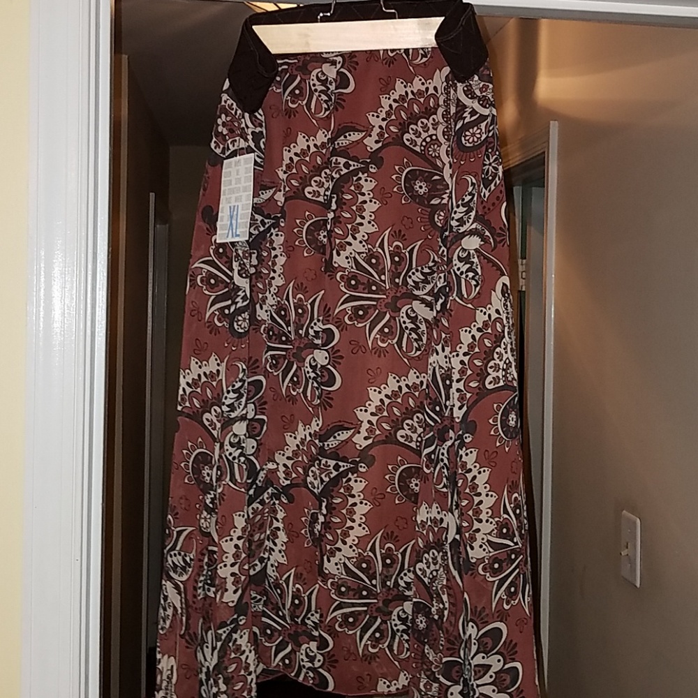 Brand new XL Lularoe Lola Skirt